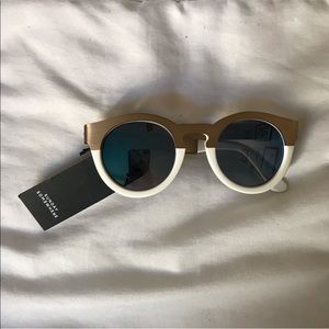 Sunday Somewhere Round Sunglasses